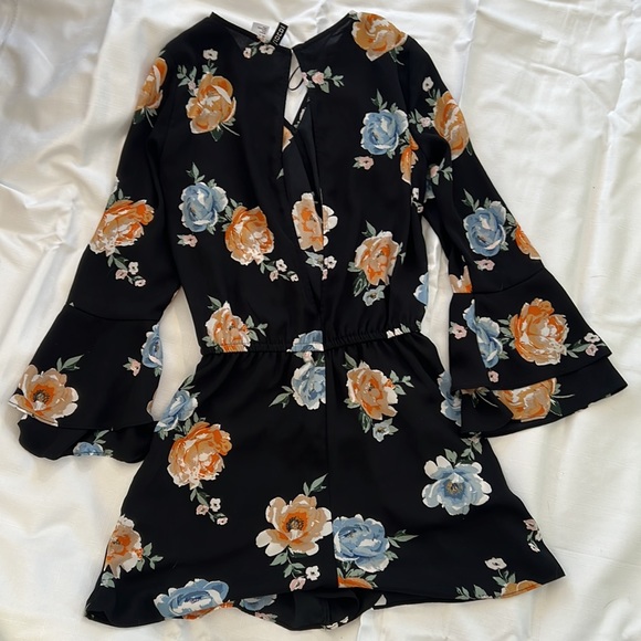 Divided romper size 4 - Picture 3 of 3